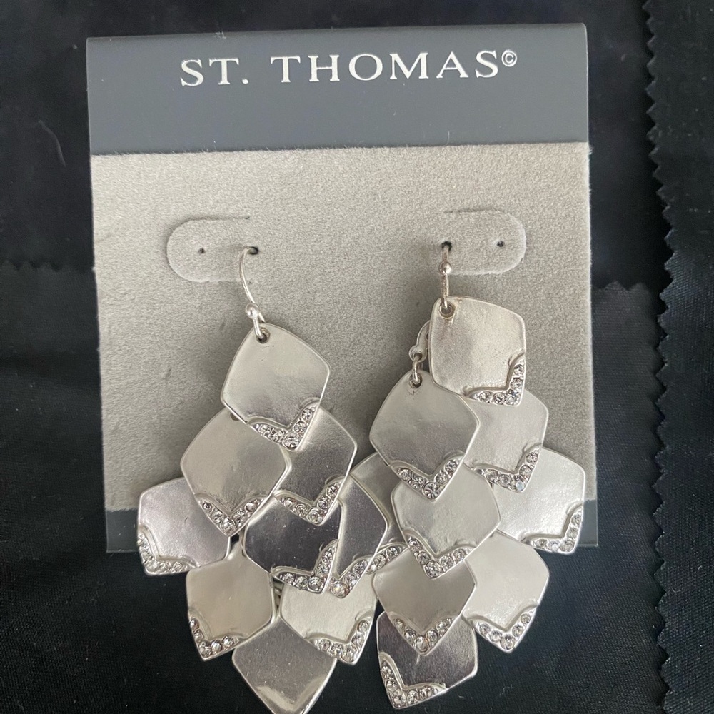 ST. THOMAS Crystal and Silver Drop Earrings Nwot